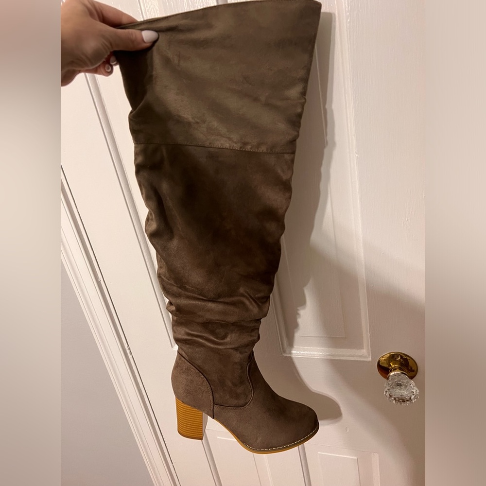 Women’s Journee Over the Knee Boots NWT 8.5